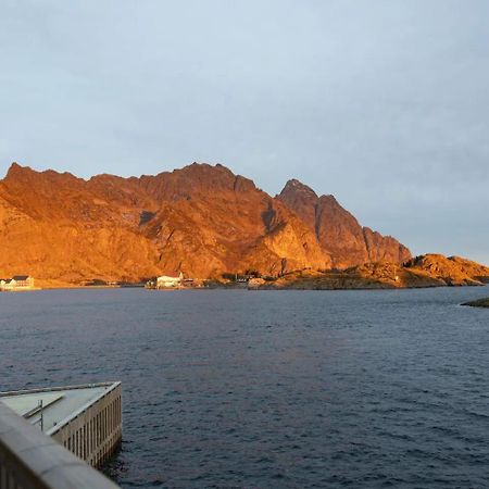 Leilighet Med Fantastisk Utsikt Henningsvær Buitenkant foto