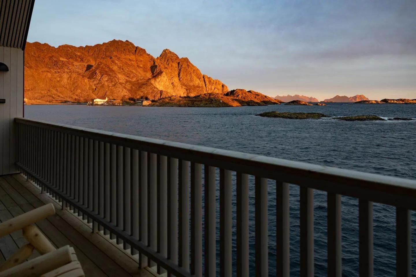 Leilighet Med Fantastisk Utsikt Henningsvær Buitenkant foto
