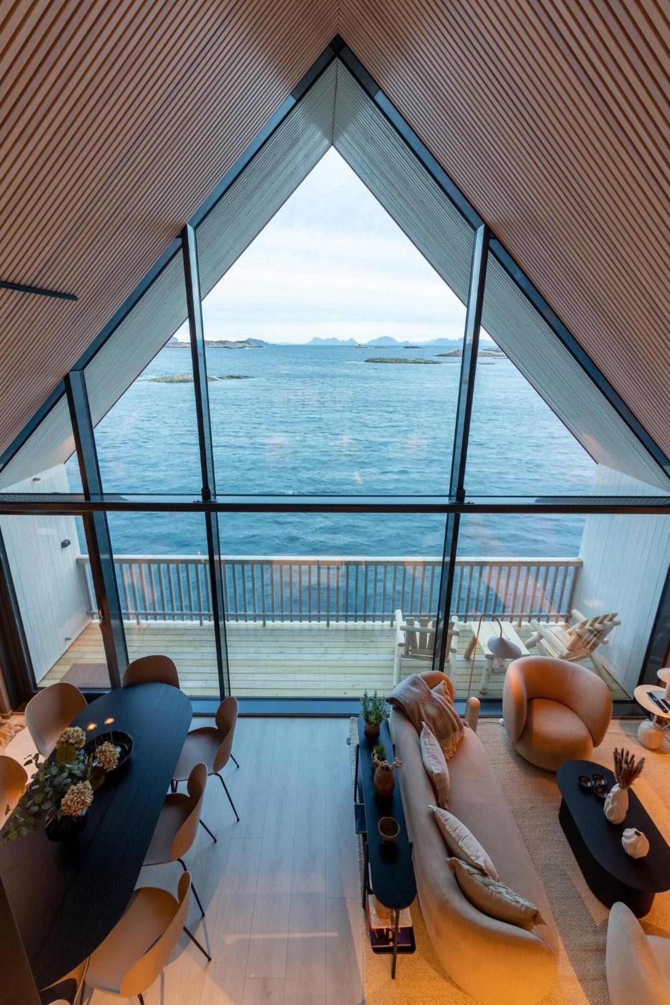Leilighet Med Fantastisk Utsikt Henningsvær Buitenkant foto